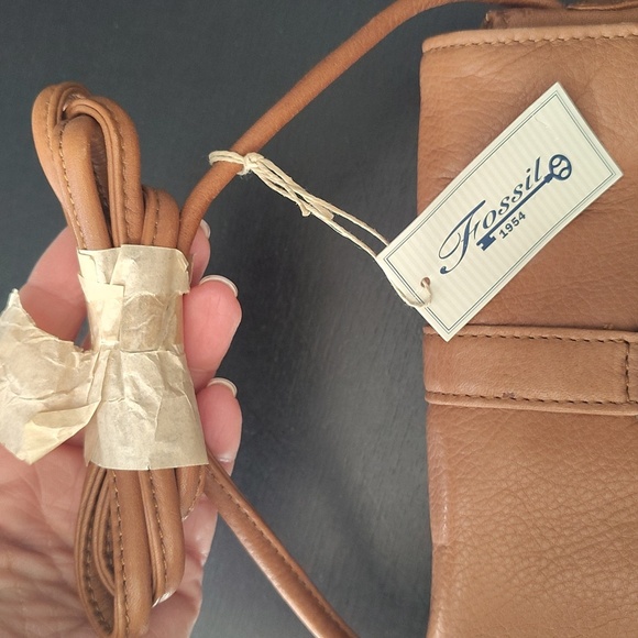 Fossil Vintage Light Brown Leather Crossbody Silver Hardware - Picture 13 of 13